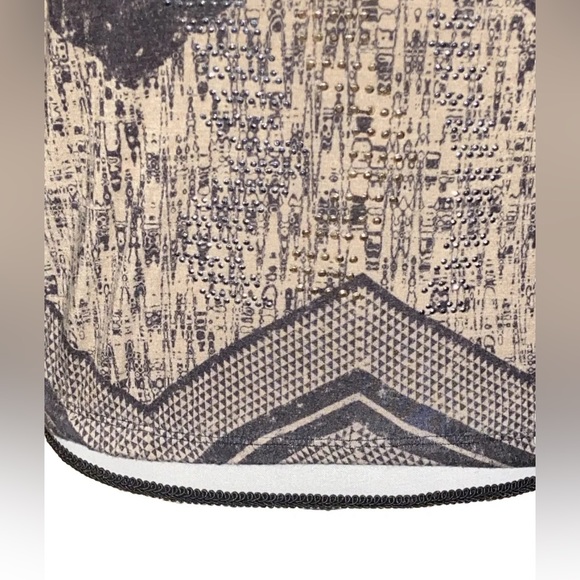 Daytrip Womens Medium 3/4 Length Sleeve Jeweled Elastic Waist Bell Sleeves Top - Picture 3 of 5